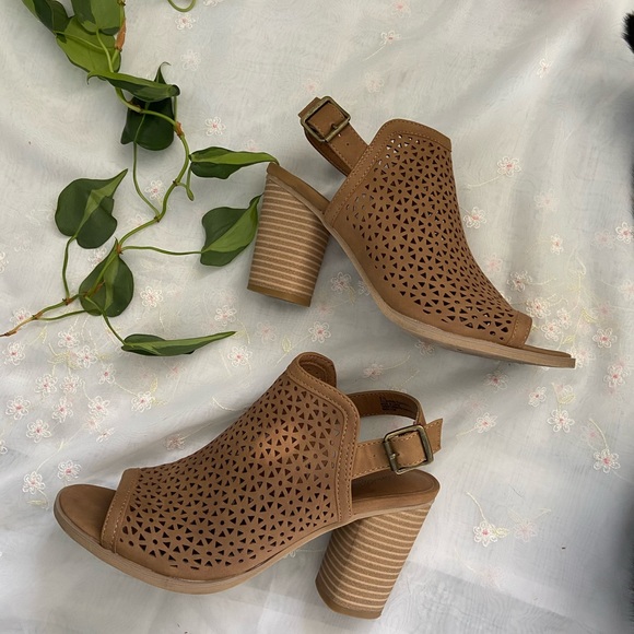 Universal Thread Shoes - Slingback pumps🌸